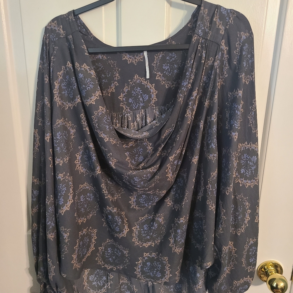 Free People Cowling Around printed books top on gray. Size S